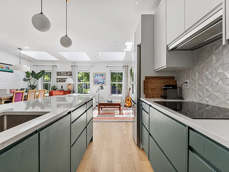 201 W Springfield St #3 — Photo 8