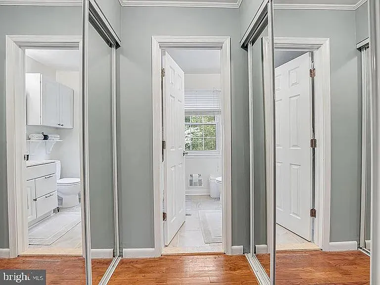 2221 Senseney Ln — Photo 17