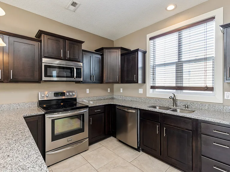 4405 NE Sherman Ln — Photo 2