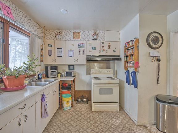 3rd image of 417 Arlington Rd