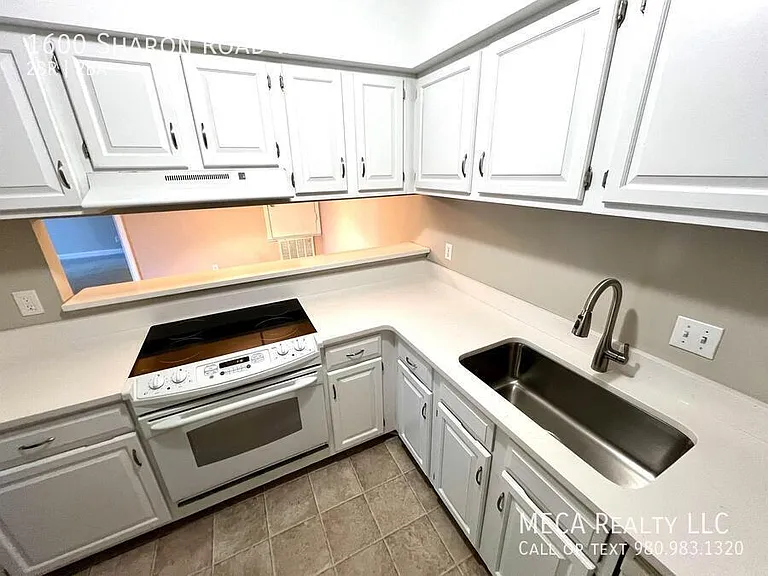 1600 Sharon Rd W #4 — Photo 7