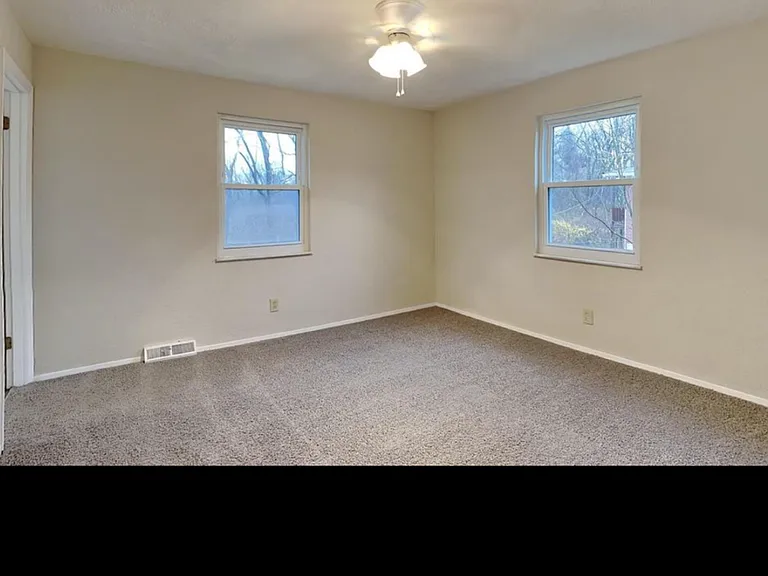 205 Cameron Dr — Photo 7