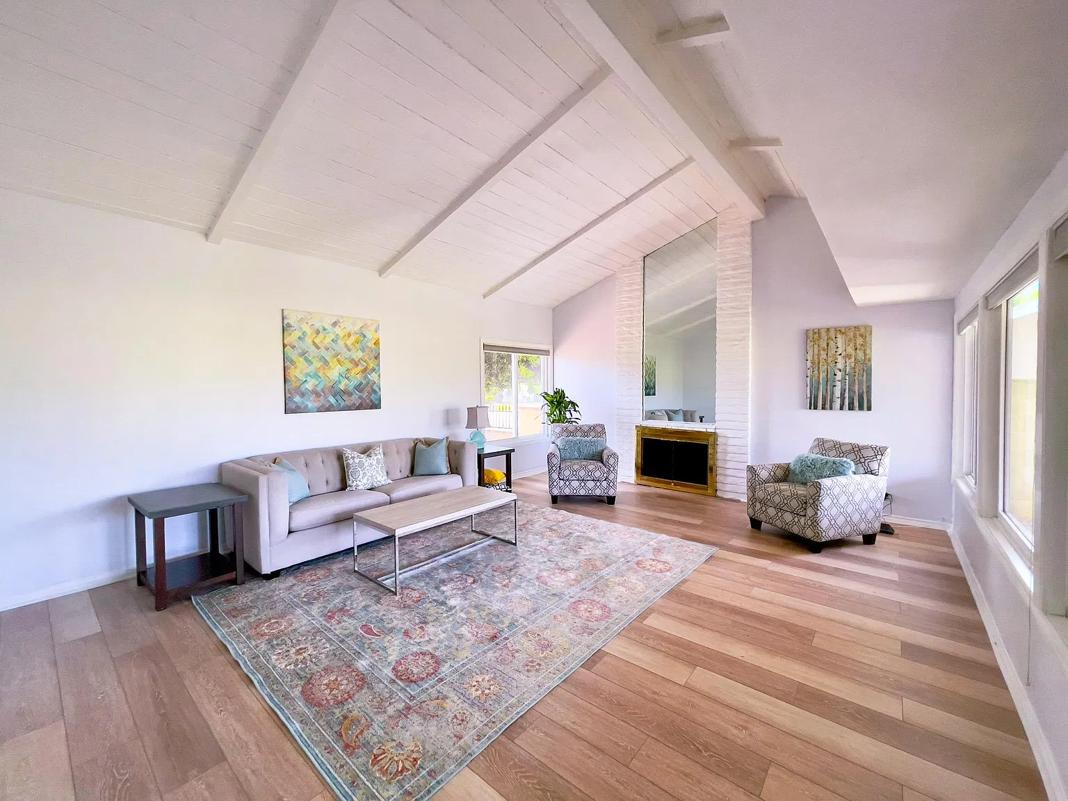 606 S Loretta Dr — Photo 3