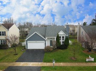 794 Burning Trl, Carol Stream, IL 60188