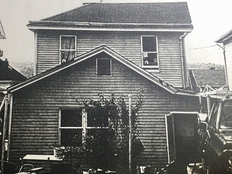 2nd image of 1924 Leishman Ave