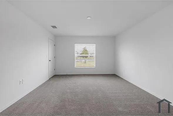 4 bed, 1941 sqft, $2,750 — Photo 3