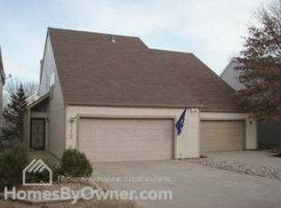 112 Glenview Dr, Lawrence, KS 66049