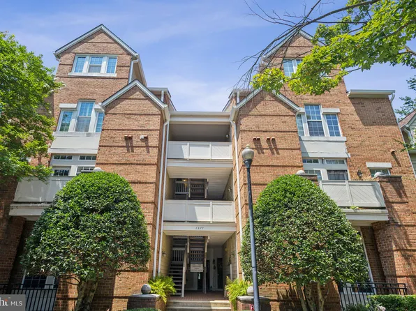 1377 Garden Wall Cir #607-F, Reston, VA 20194