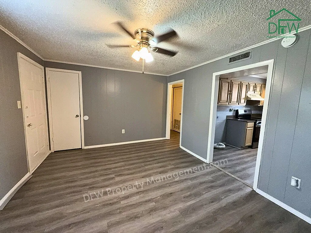 2 bed, 1.0 bath, 720 sqft, $995 — Photo 2