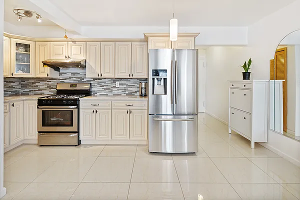 Sold by B Square Realty | media 10