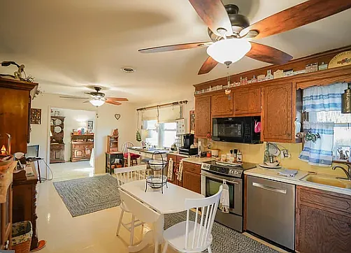 4 bed, 2048 sqft, $2,249 — Photo 4