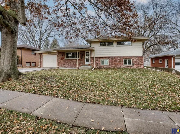 8020 Vine St, Lincoln, NE 68505