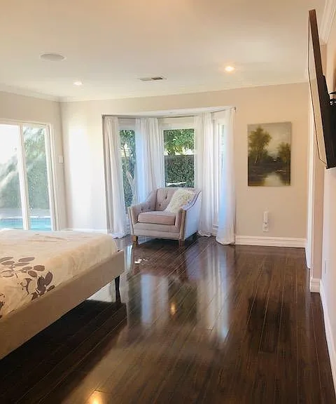 5250 Woodman Ave — Photo 14