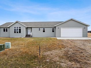 220 Lylac Cir, Forman, ND 58032