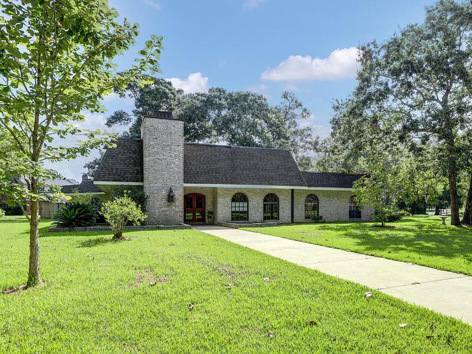 1st image of 301 Hollingsworth Dr