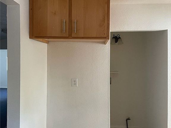 4th image of 308 W Laurel St