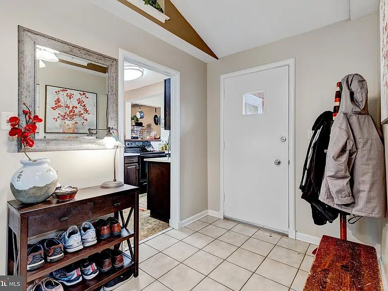 9920 Pinehurst Ave — Photo 7