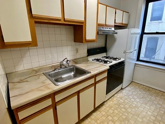 3rd image of 29-06 Crescent St #1D