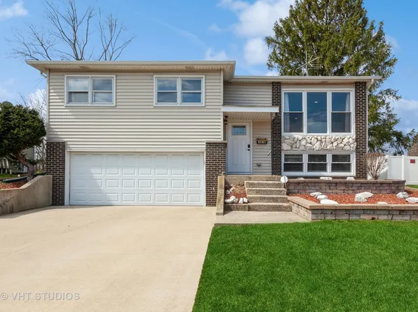 7410 Hawthorne Ave, Woodridge, IL 60517