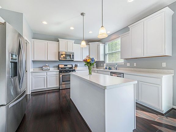 2nd image of 7068 Colchester Ln