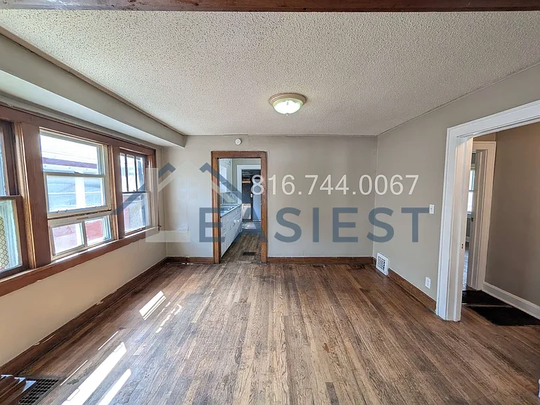2332 Hardesty Ave — Photo 5