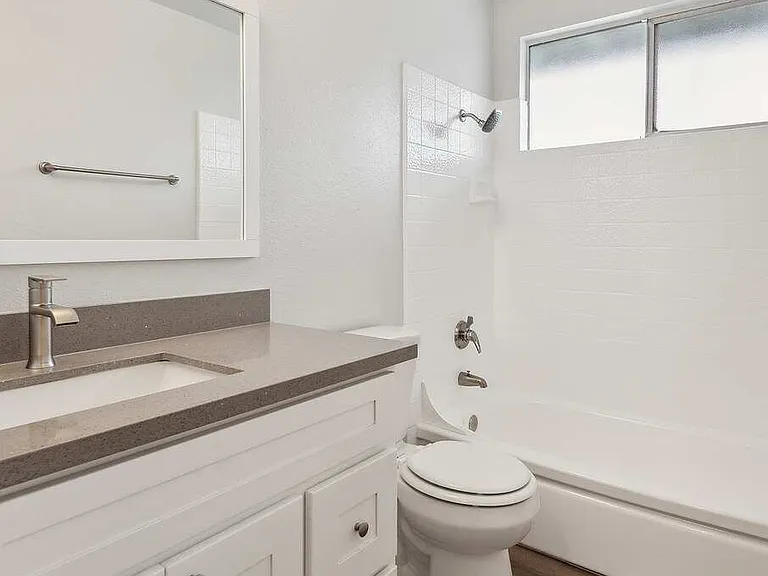 Fisher Court Apartments — Photo 8