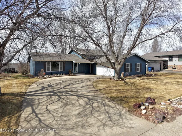 654 8th Ave SW, Dickinson, ND 58601