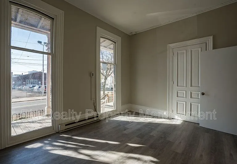 529 King St #1 — Photo 1