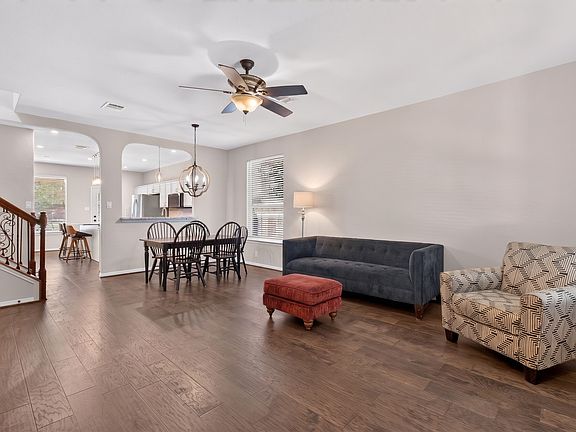 3rd image of 937 Lauren St