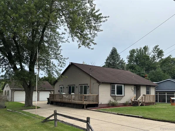 143 Schorn Rd, Lake Orion, MI 48362