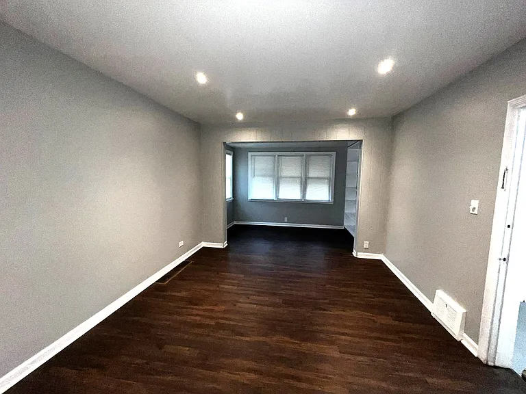 10655 S Hoxie Ave #1 — Photo 3