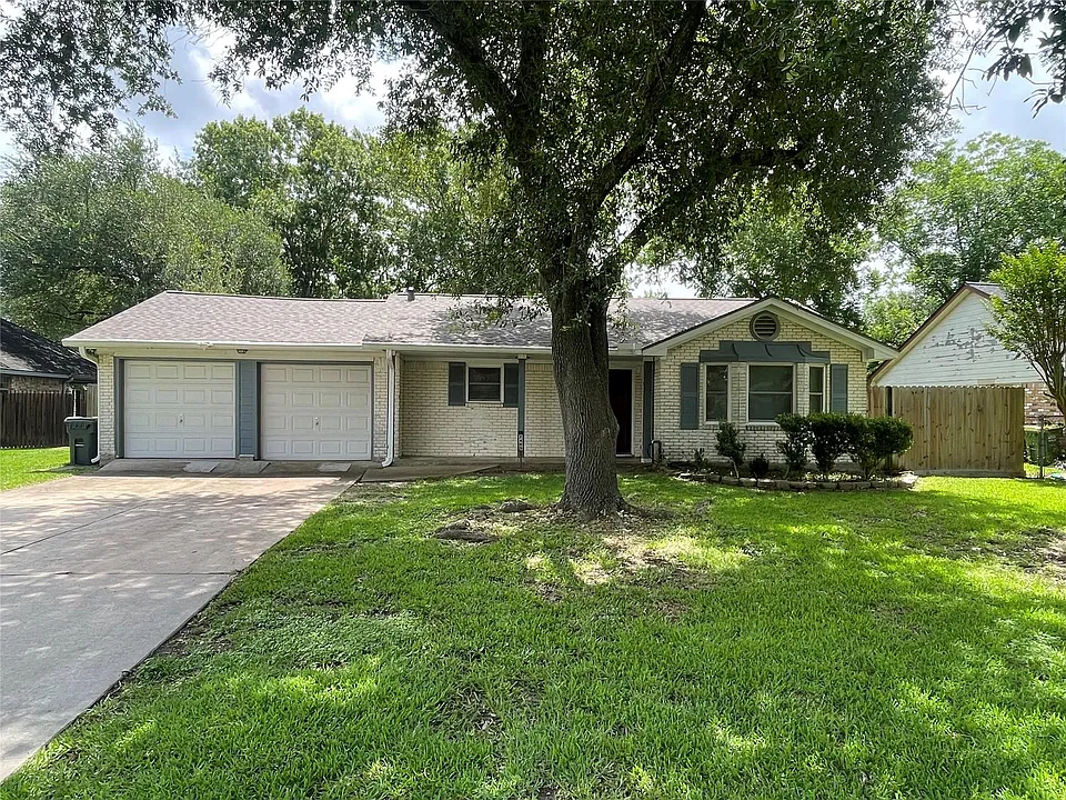 2405 Byron Ave