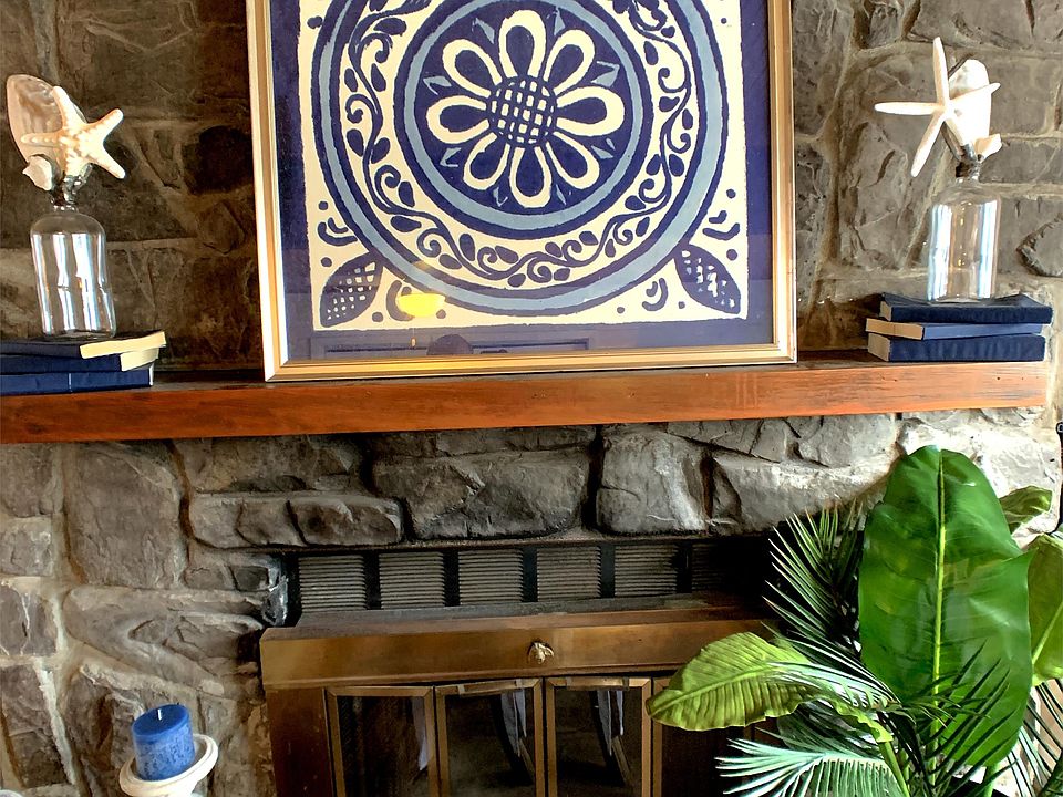 Living Room - Fireplace