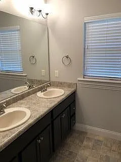 3 bed, 1385 sqft, $1,850 — Photo 2