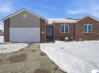 7611 Addison Ct, Lincoln, NE 68516