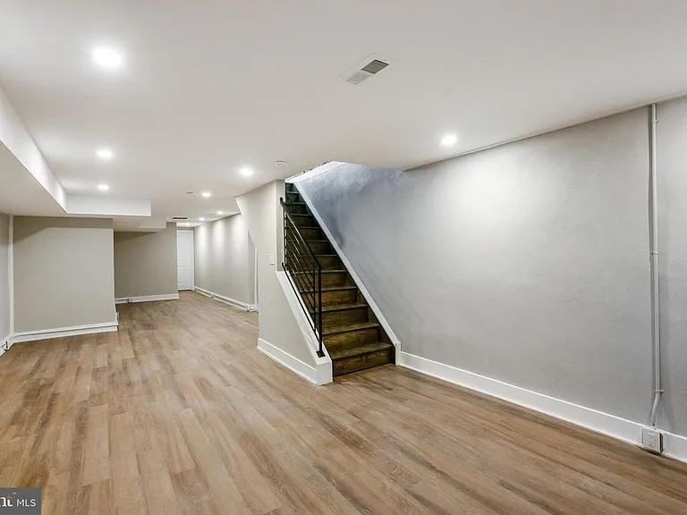 3118 W Montgomery Ave — Photo 8