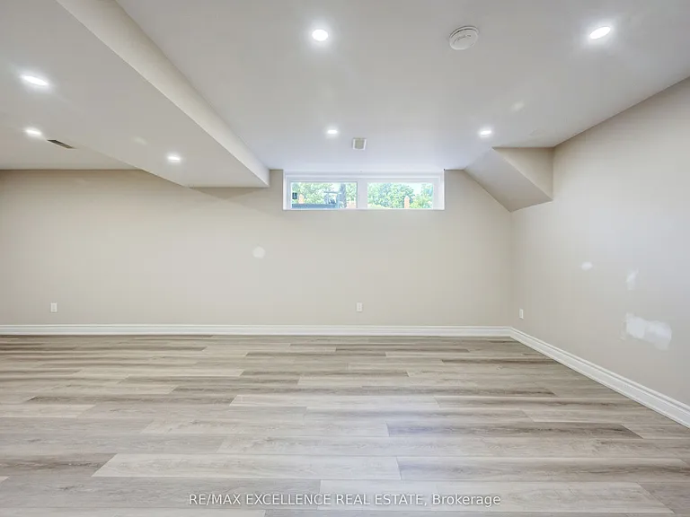 166 McLaughlin Rd S — Photo 33