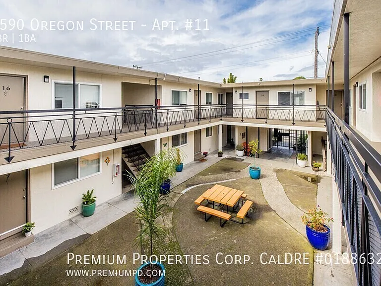 1590 Oregon St #11 — Photo 16