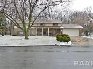 6711 N Mountello Dr, Peoria, IL 61614