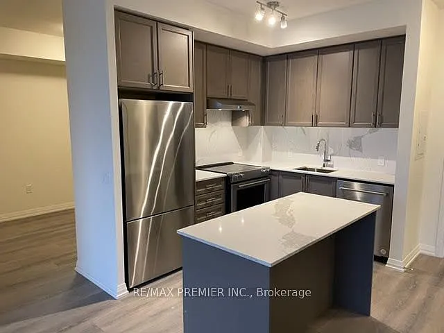 9000 Jane St #214 — Photo 4