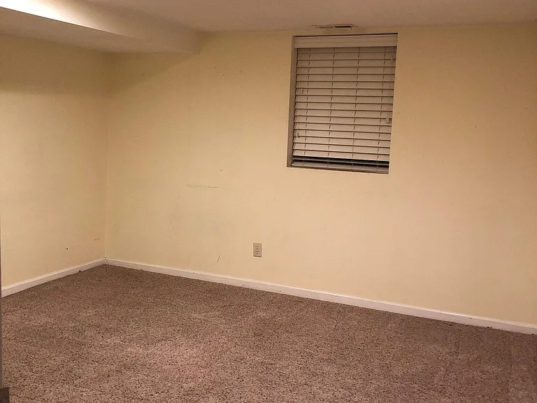 2565 E Yermo Ave — Photo 9