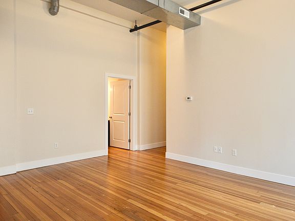5th image of 906 Main St #520