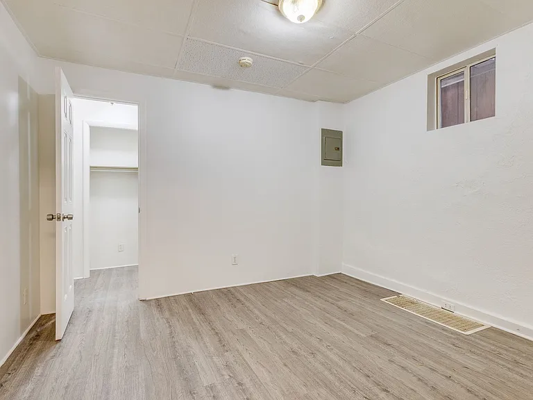 01 - 705 Brownsville — Photo 35