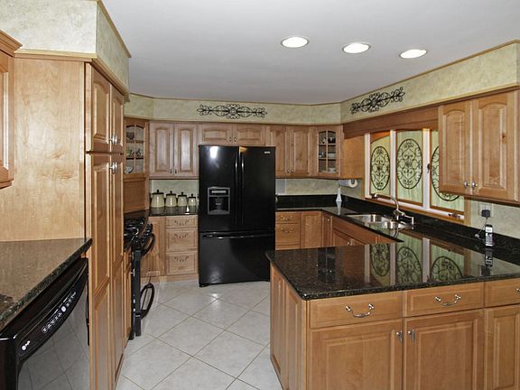 4th image of 107 N Hickory Ave