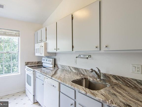 4th image of 105 Water Fountain Way Unit 302