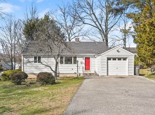 5 Shawnee Rd, Trumbull, CT 06611