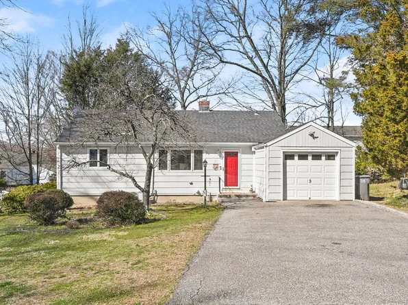 5 Shawnee Road, Trumbull, CT 06611