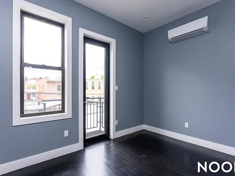 2028 Grove St #2L — Photo 9