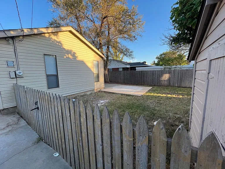 2906 S Monroe St — Photo 25