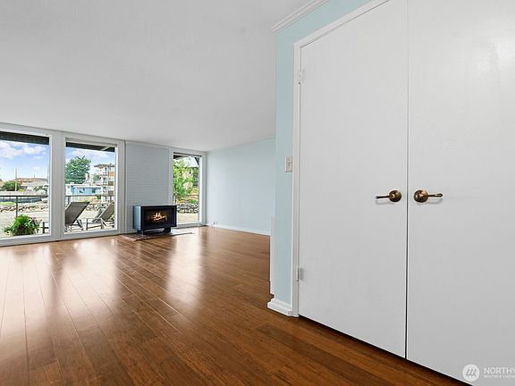 3rd image of 3717 Beach Drive SW #113